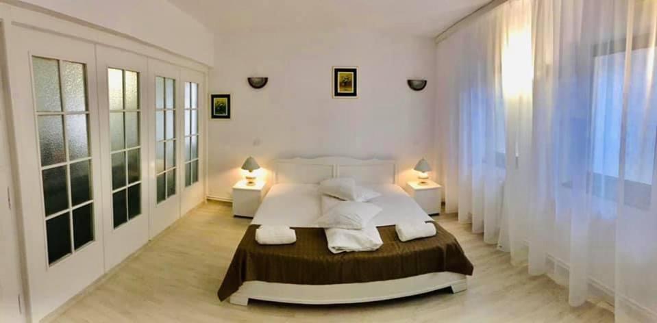 Hotel Green House Craiova Exterior photo