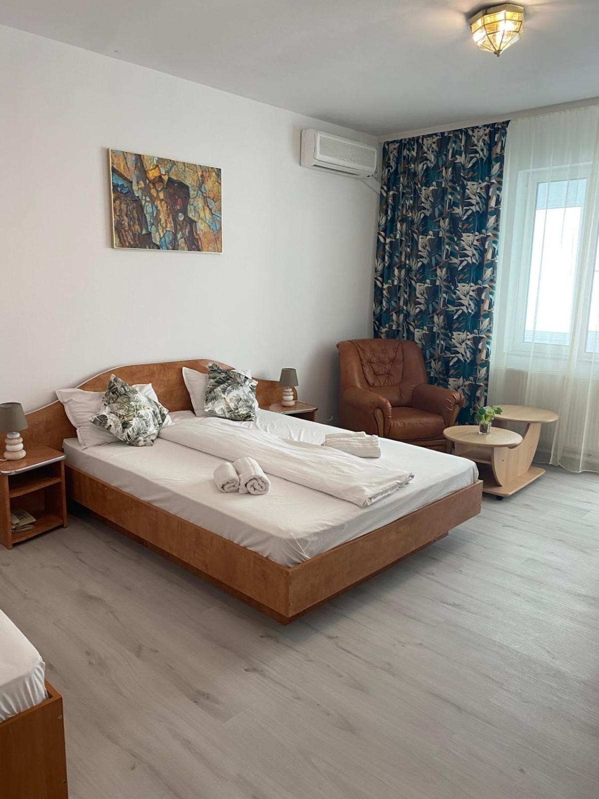 Hotel Green House Craiova Exterior photo