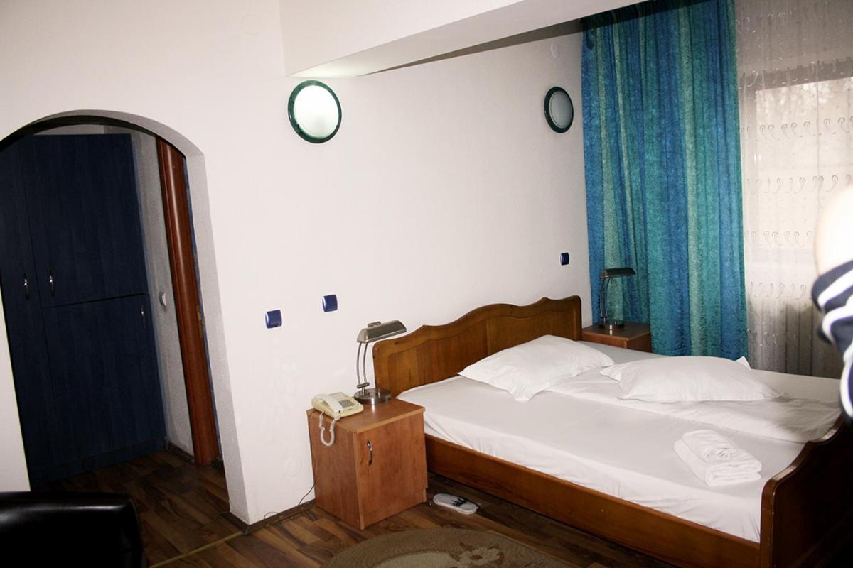 Hotel Green House Craiova Exterior photo